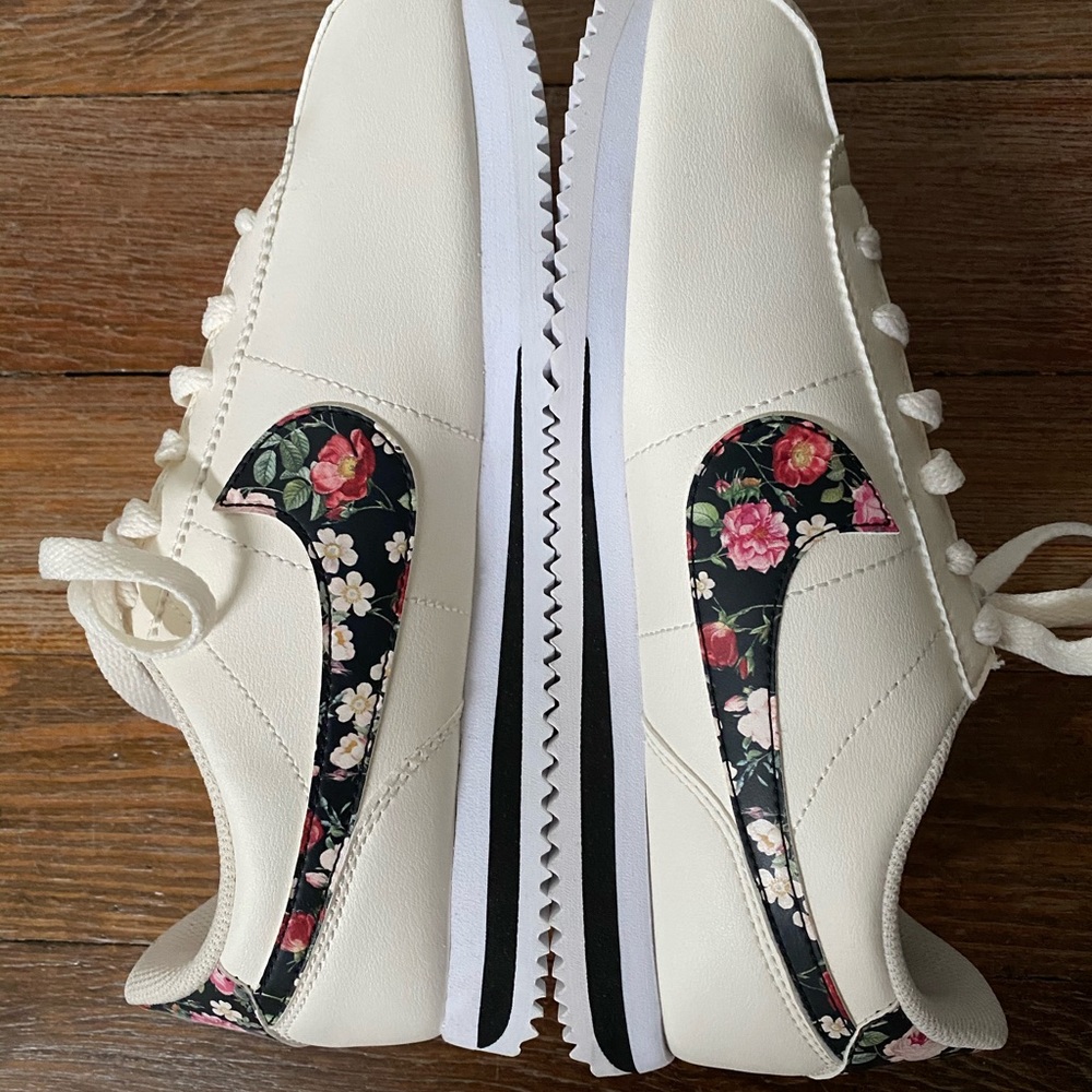 Brand new Nike Cortez Basic Vintage Big Kids' Shoe